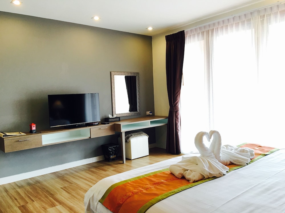 SIGNATURE, SUITE