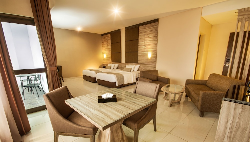 SUITE, TWIN BEDS