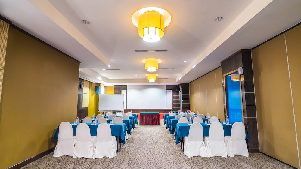 Crystal Crown Kuala Lumpur 51/59