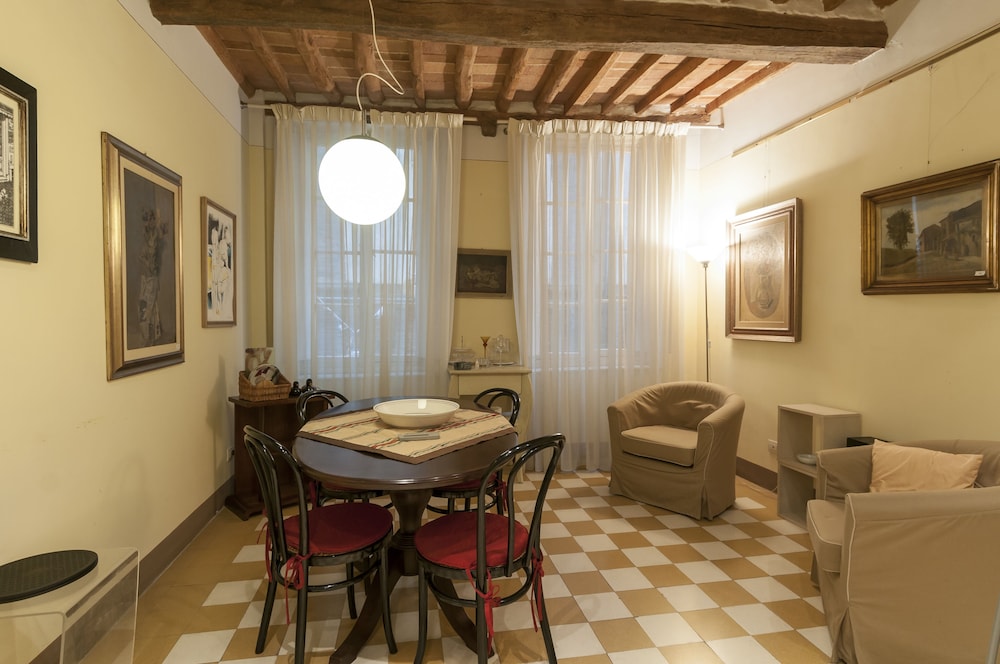 A Palazzo Busdraghi 33/49