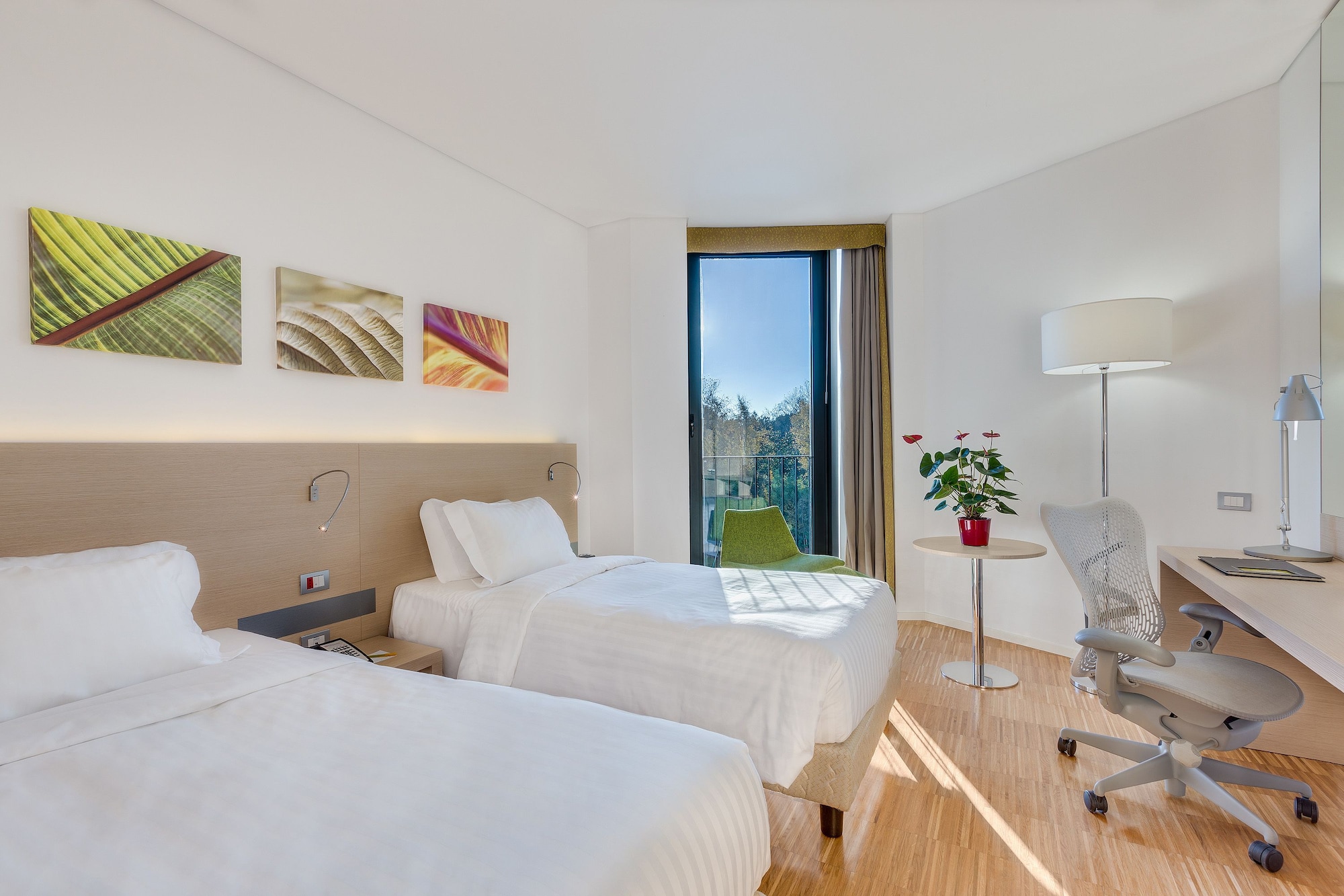 ROOM, TWIN BEDS