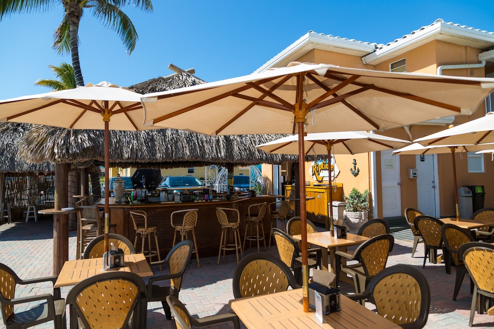 Riptide Oceanfront Hotel 55/72