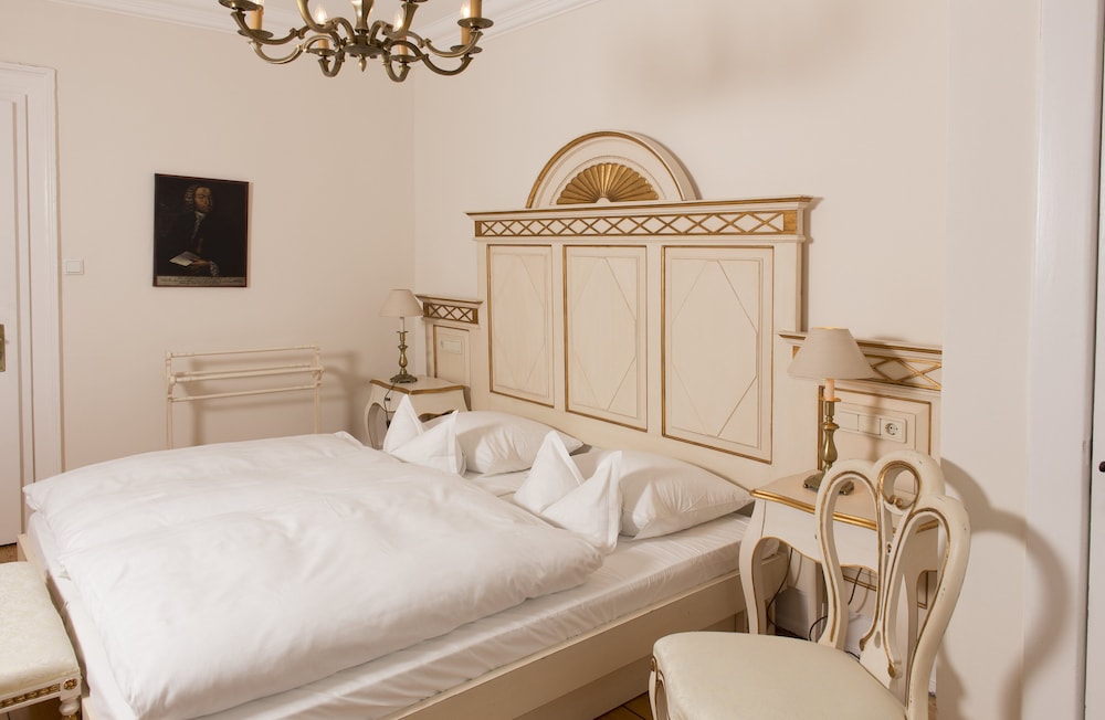 PALAIS, DOUBLE BED