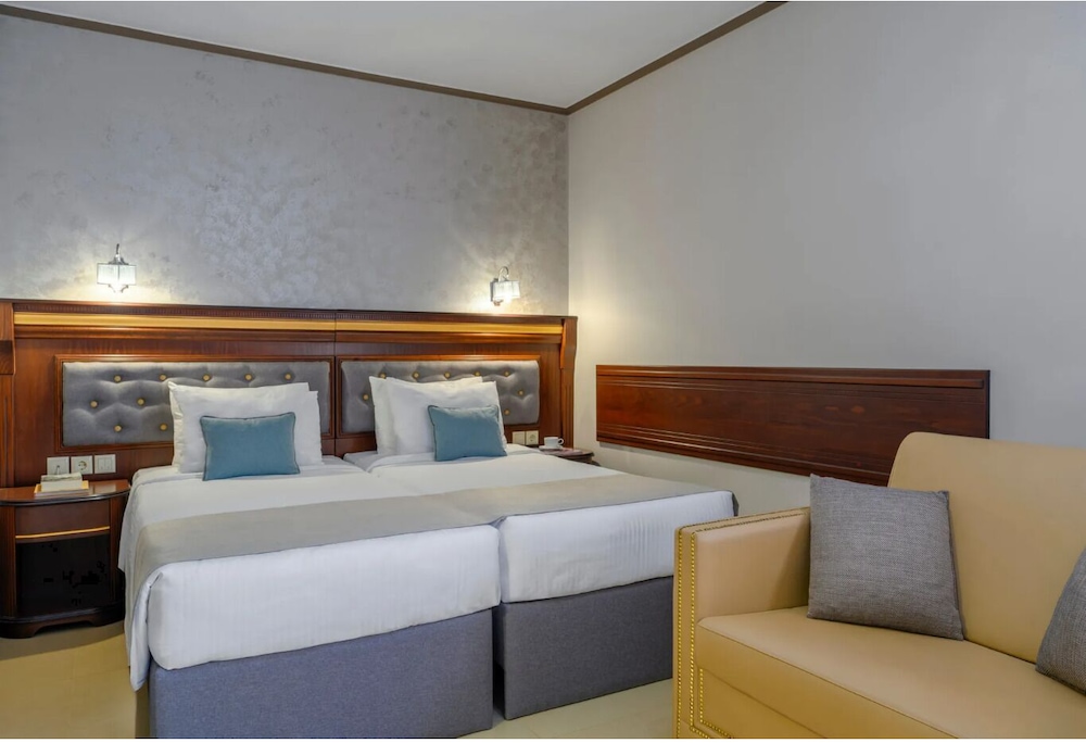 Eona Beach Resort 30/66