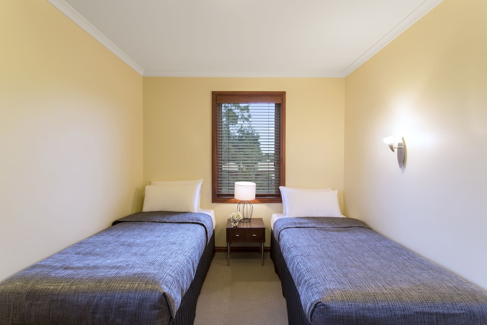 Best Western Colonial Village Motel 8/20