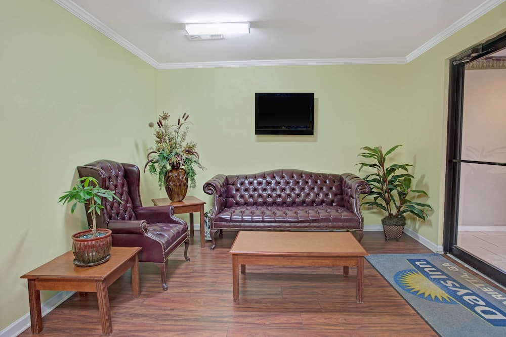 Days Inn by Wyndham Marietta White Water 14/21