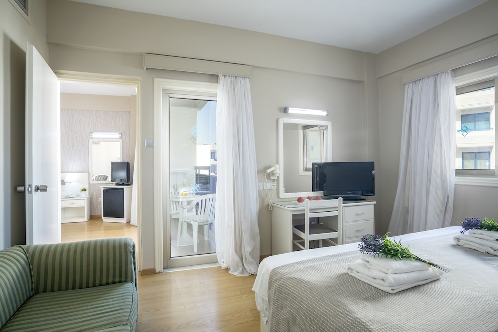 Pavlo Napa Beach Hotel 24/62