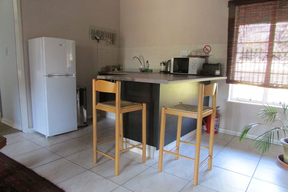 Acacia House Executive Suite 2/16