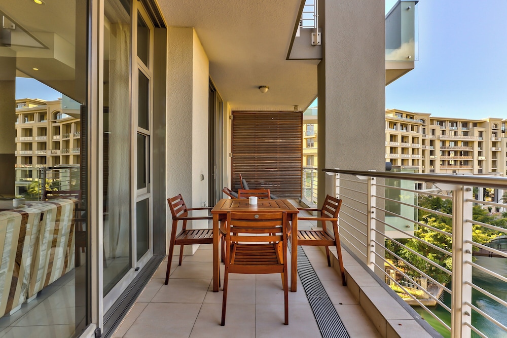 Lawhill Luxury Apartments 6/73