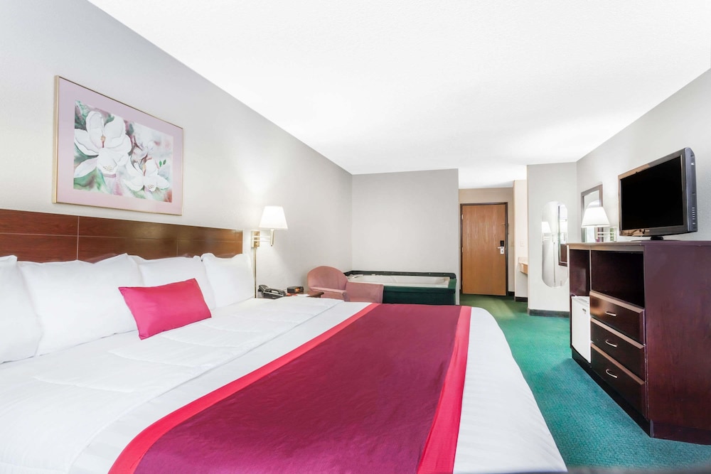 Ramada by Wyndham Tell City 10/35