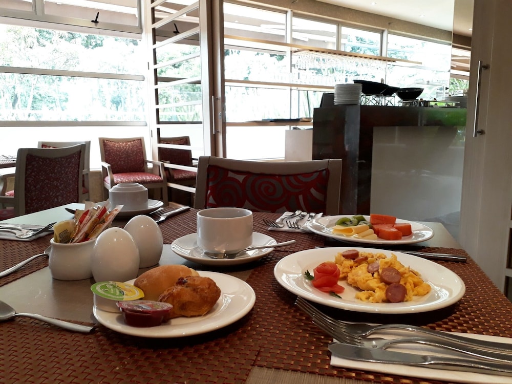 Hotel Plaza Suites 45/65