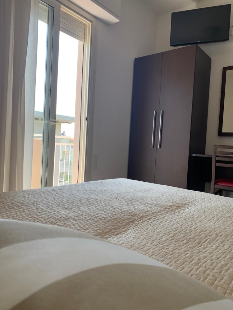 Hotel Carmen 12/50