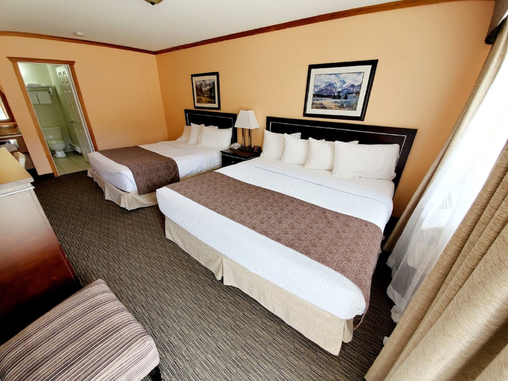 Travelodge by Wyndham Golden Sportsman Lodge 16/44