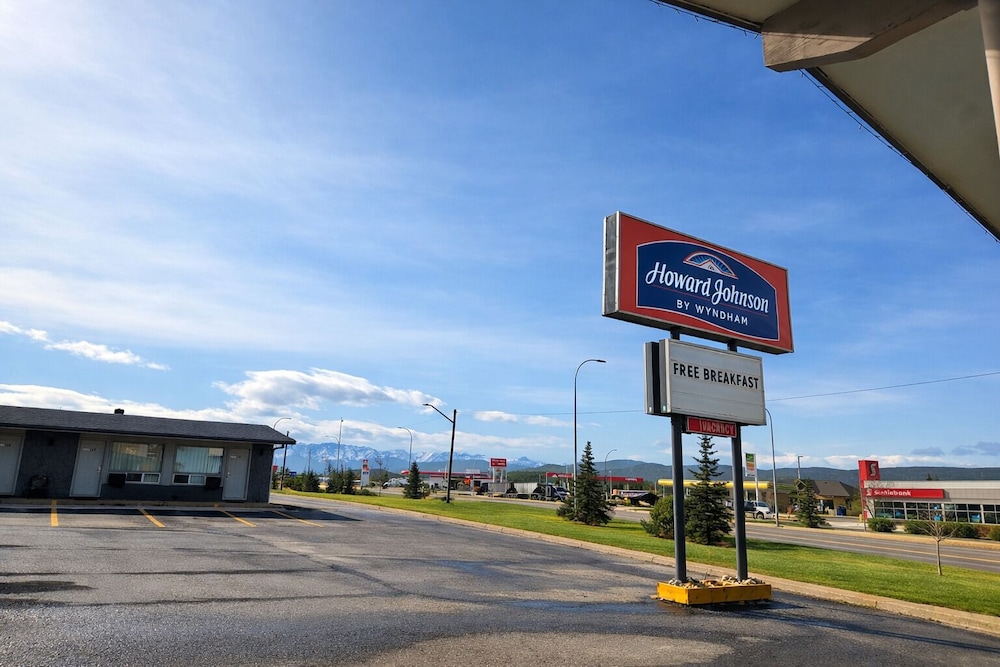 Howard Johnson by Wyndham Hinton 59/64