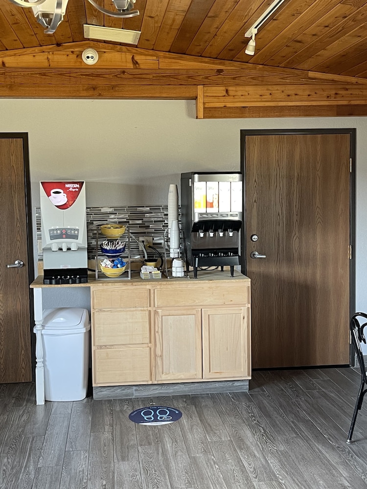 Days Inn By Wyndham Alpena 2/28