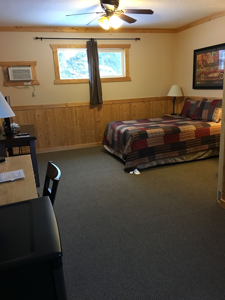 THE RED LODGE INN 25/50