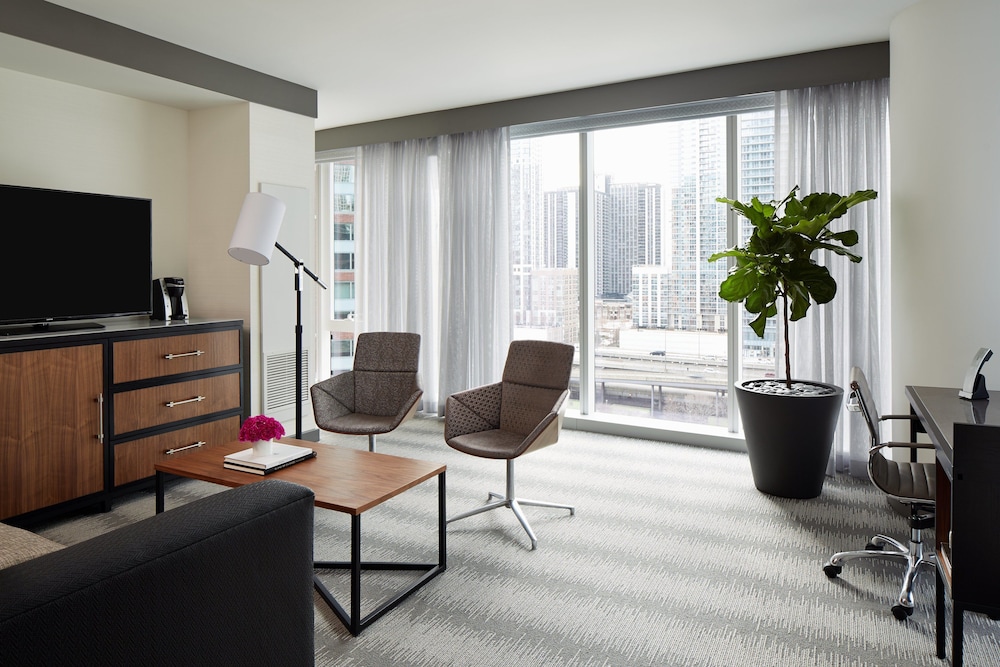Loews Chicago 48/82