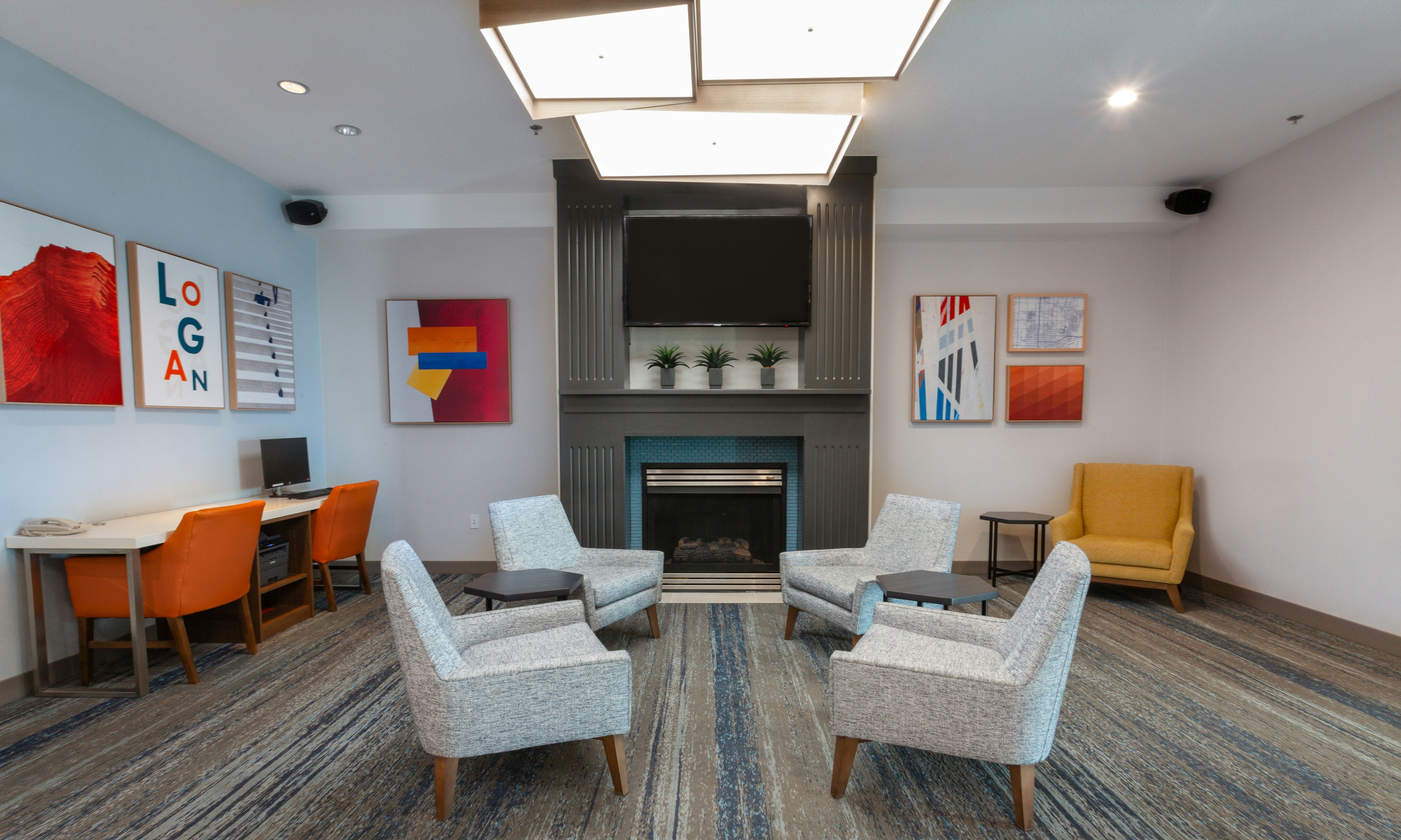 Holiday Inn Express Hotel Suites Logan 57/79