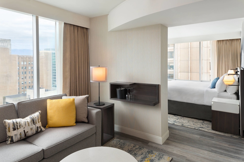 Delta Hotels by Marriott Vancouver Downtown Suites 28/49