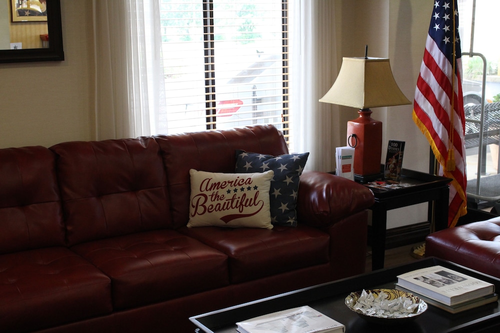 Hometown Inn Thomasville 50/52