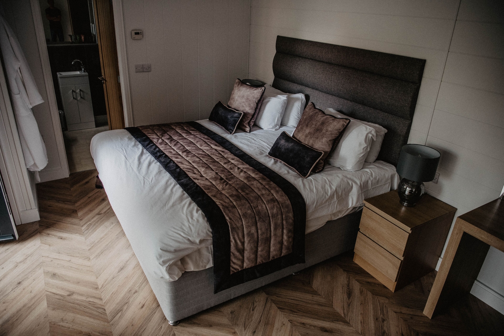 LUXURY, CABIN, KING BED