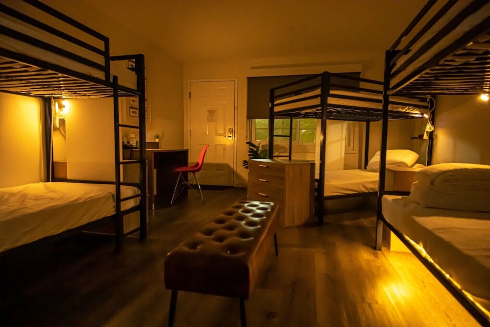 Bposhtels Anaheim 25/40
