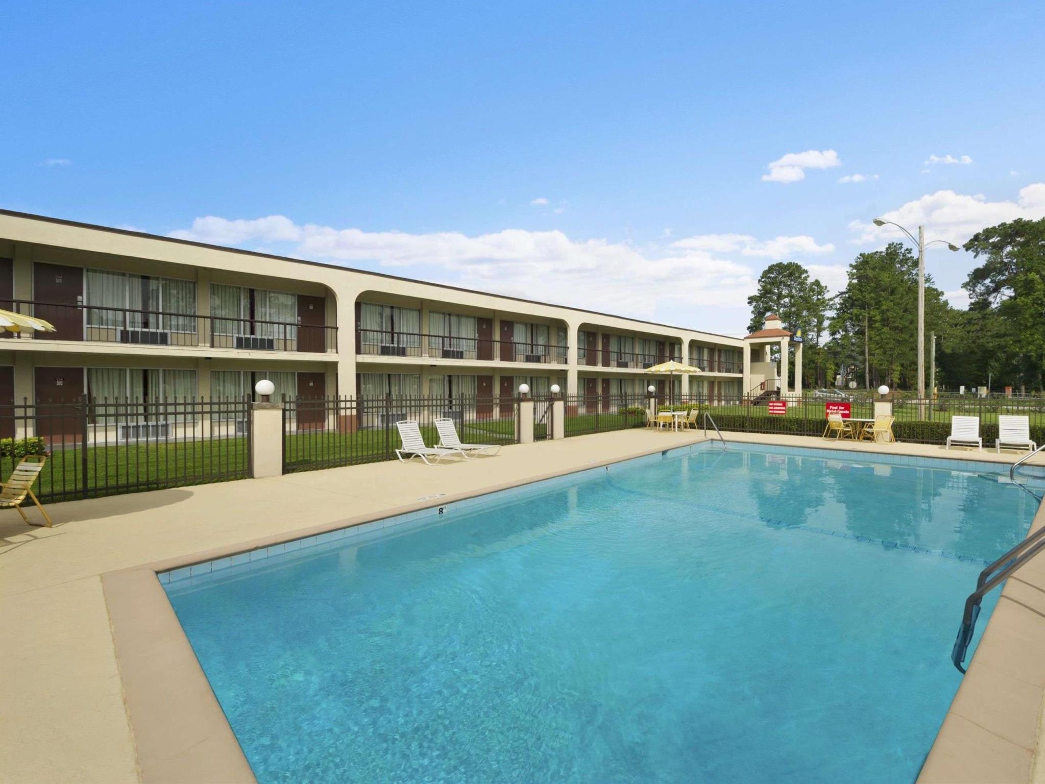 Rose Garden Inn & Suites 7/25