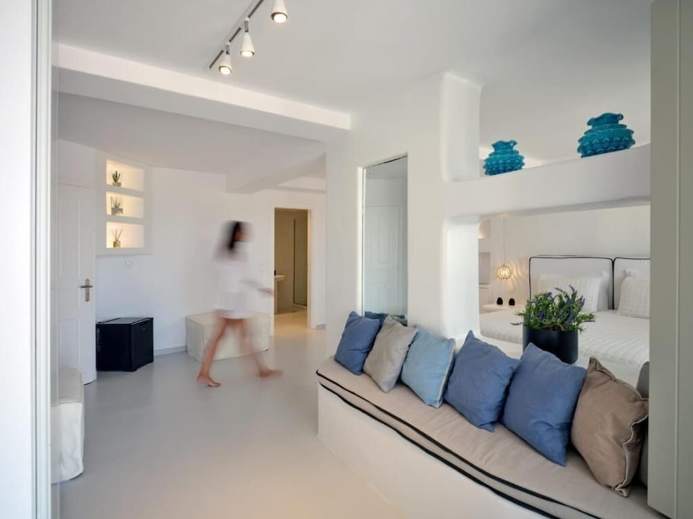 Empire Luxury Villas 27/48