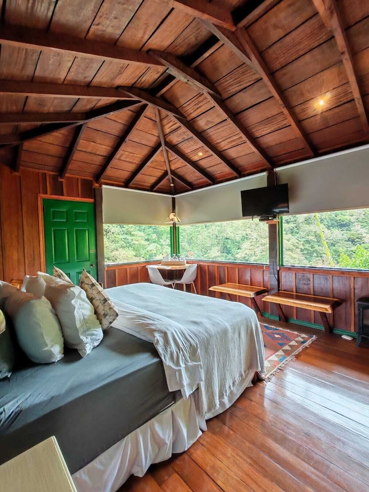 Trogon Lodge 9/46