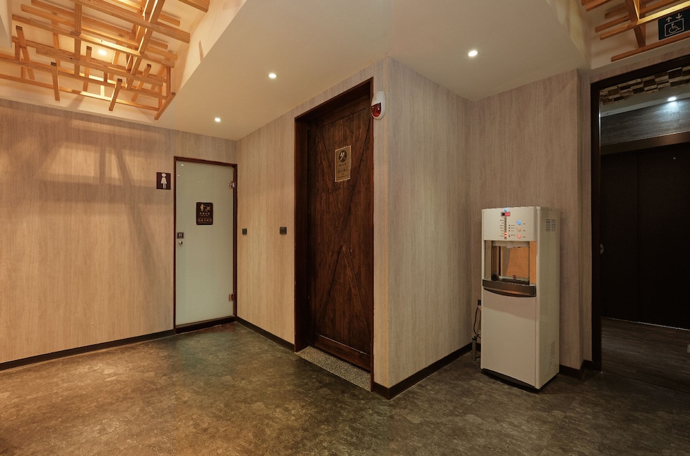 JOURNEY HOSTEL 46/68