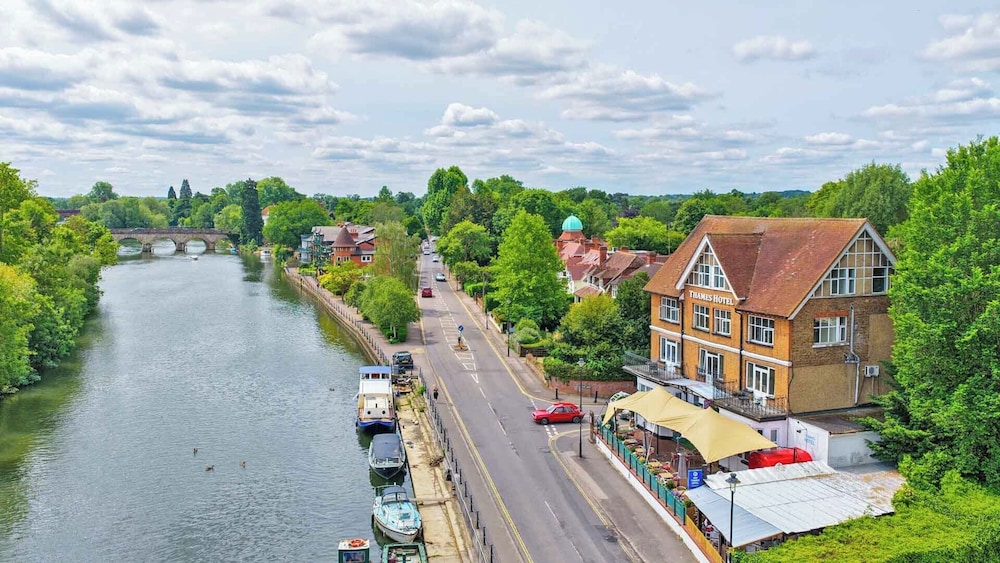 Uno Thames Hotel 44/50