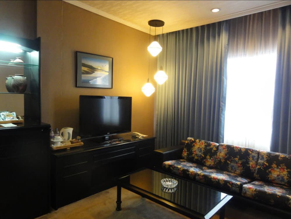 Regents Park Hotel 24/31