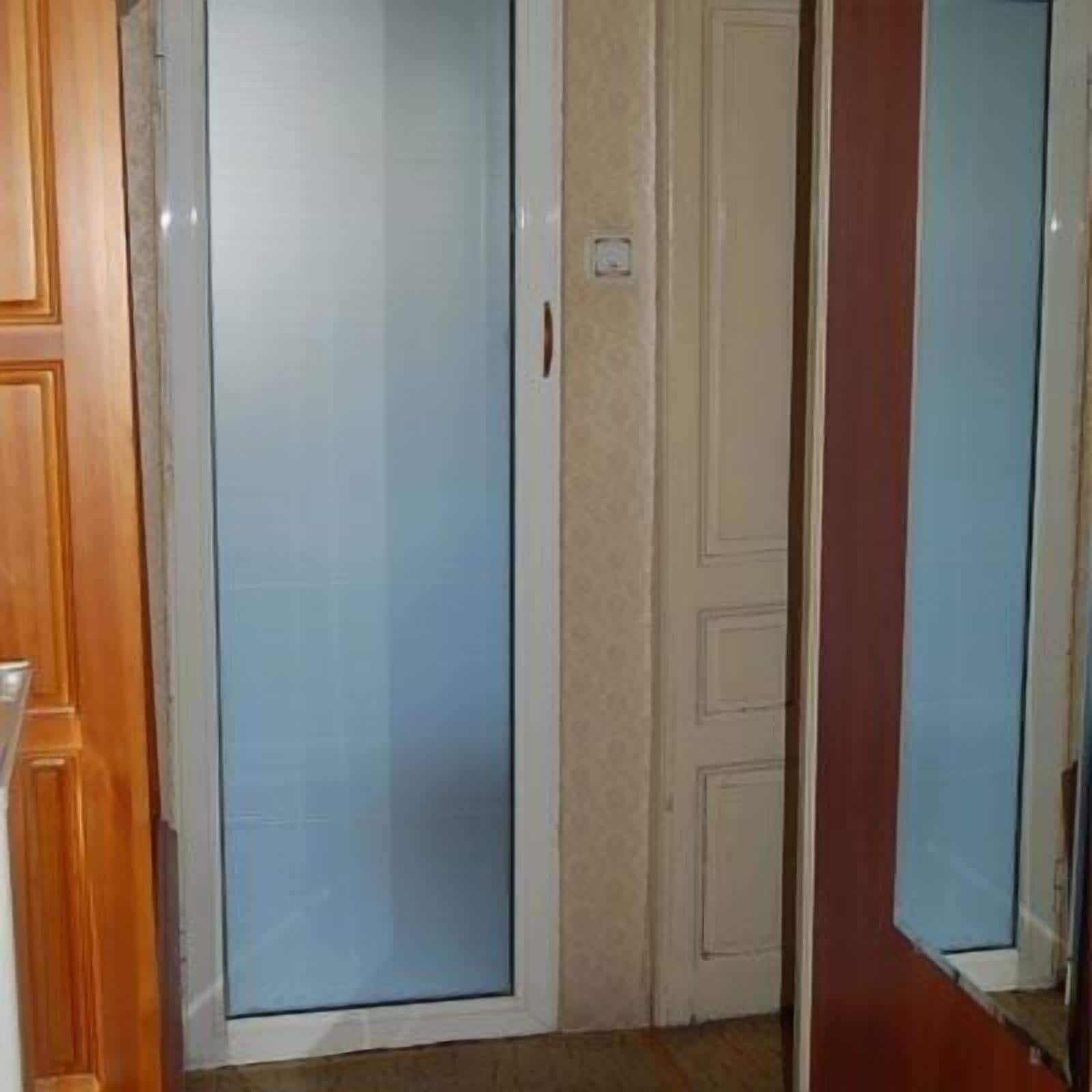 ROOM, SINGLE