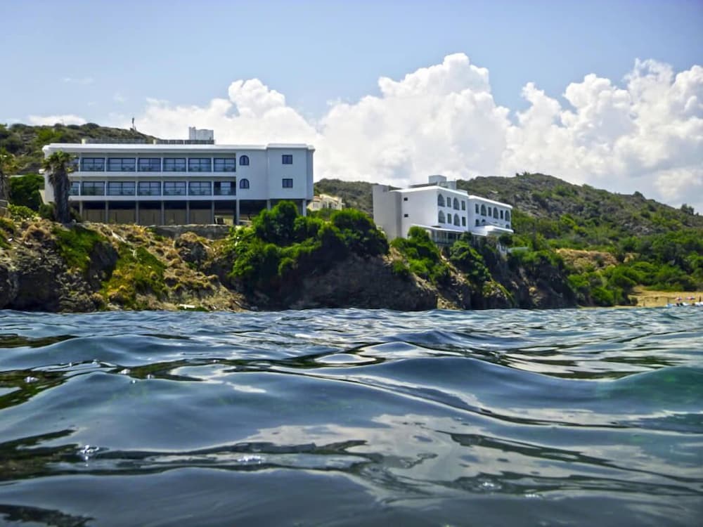 E.J Pyrgos Bay Hotel 37/41