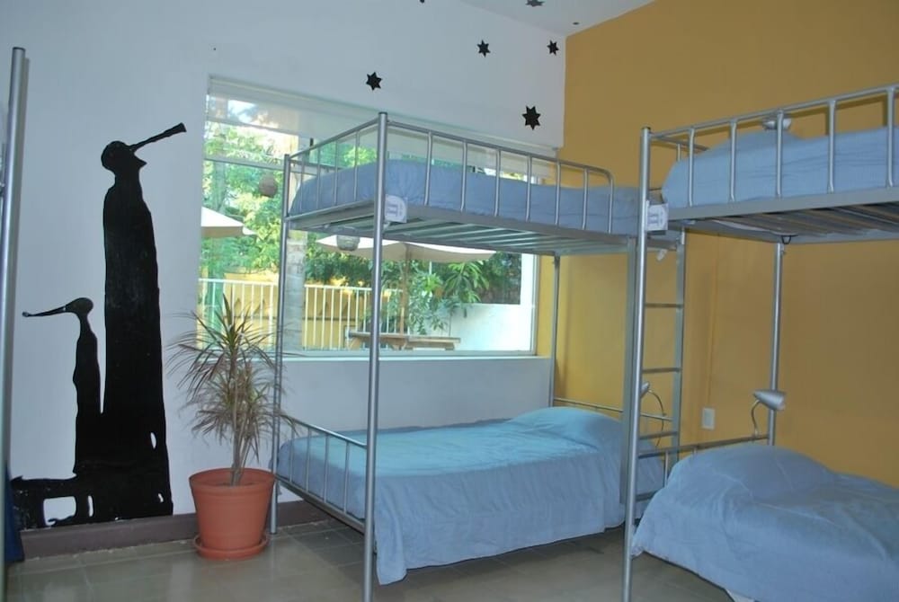 MIXED DORM, 8 PEOPLE