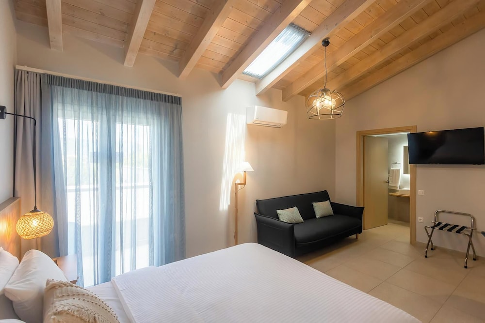SUPERIOR, SUITE, BALCONY