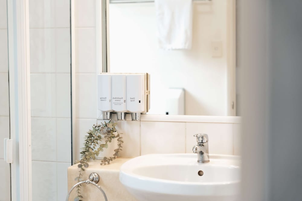 غرفة قياسية بسرير كوين بحوض جاكوزي، Best Western Tuscany On Tor Motor Inn 3/4