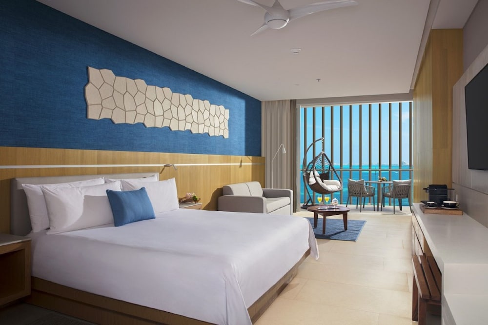 HONEYMOON, PREFERRED CLUB, SUITE, KING BED, OCEAN VIEW
