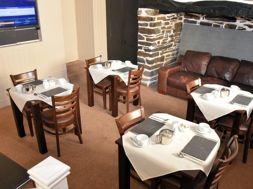 The Red Lion 14/19