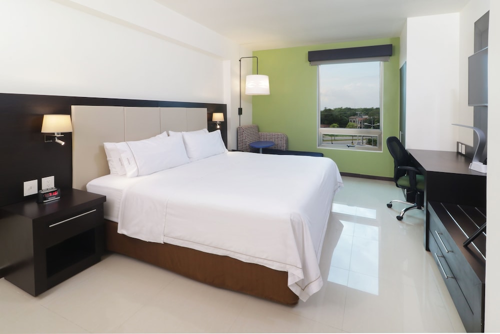 Holiday Inn Express Tuxpan 33/78