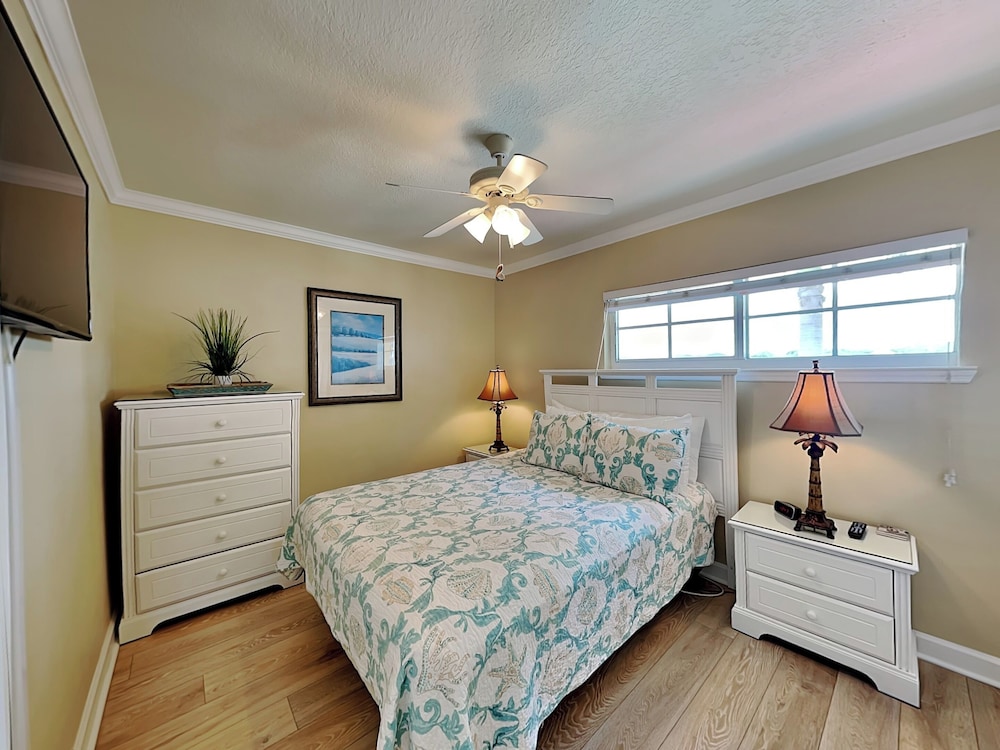 Barefoot Beach Resort 27/77
