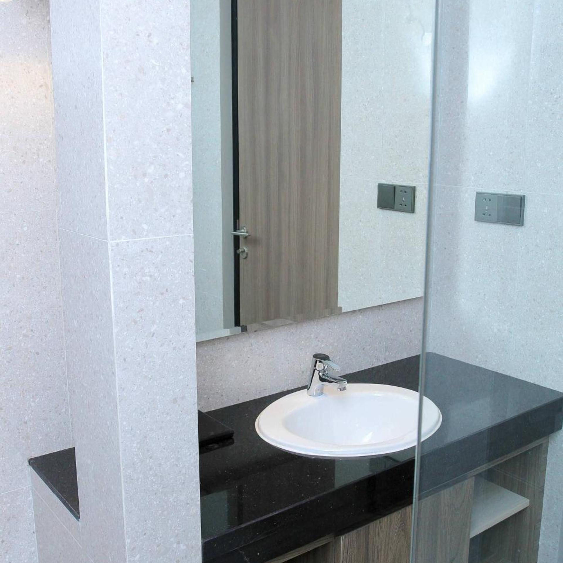 Eno Front One Hotel Semarang 43/46