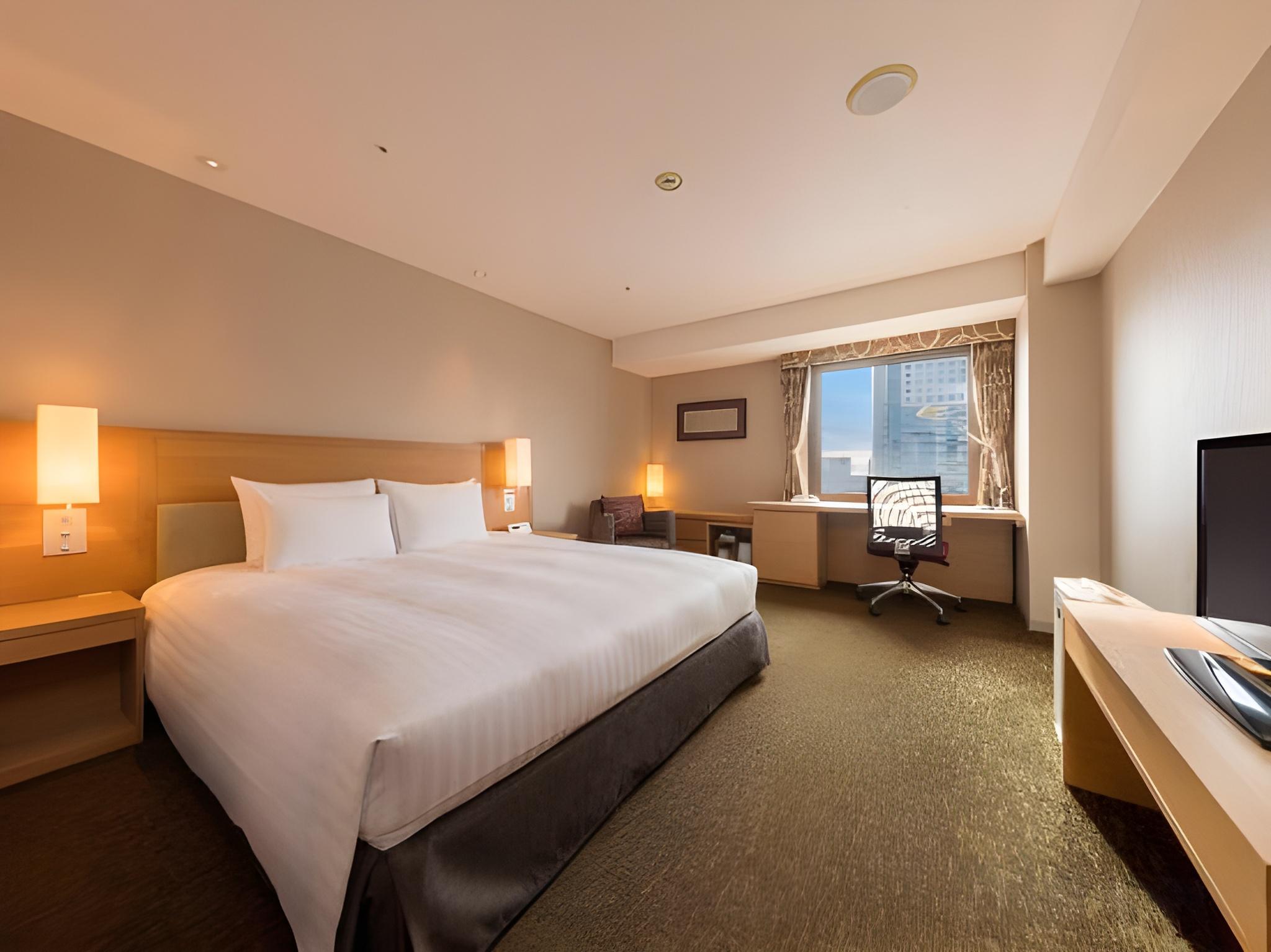 Moderate, Queen Bed
