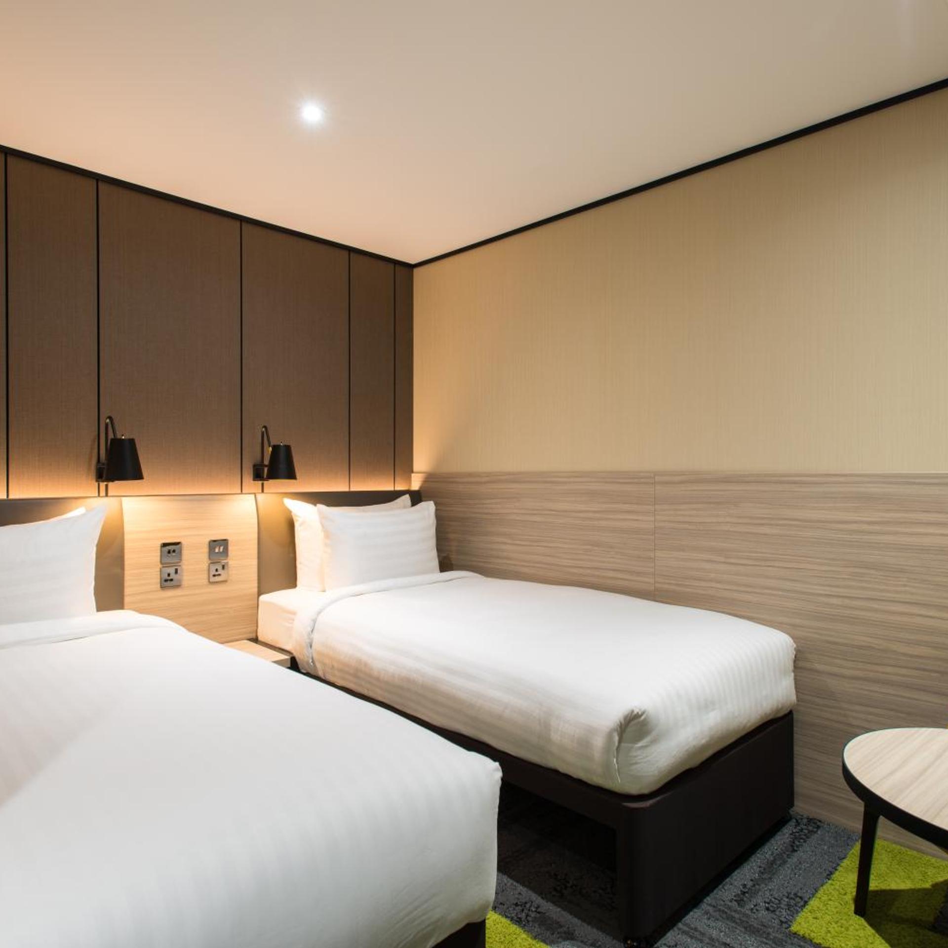 ROOM, DOUBLE OR TWIN BED
