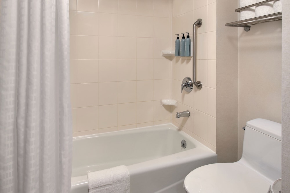 غرفة بسريرين مزدوجين لذوي الإعاقة، Fairfield Inn by Marriott New York LaGuardia Airport/Flushing 2/4