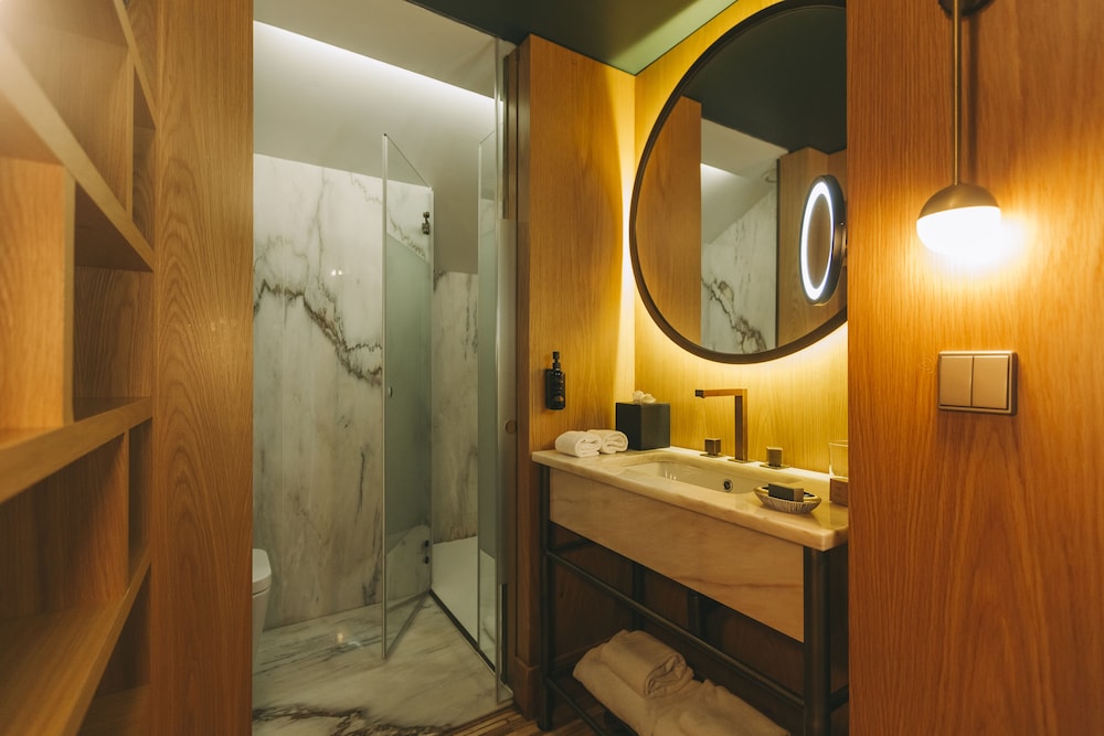 Royal, Suite, Queen Bed, Jetted Tub