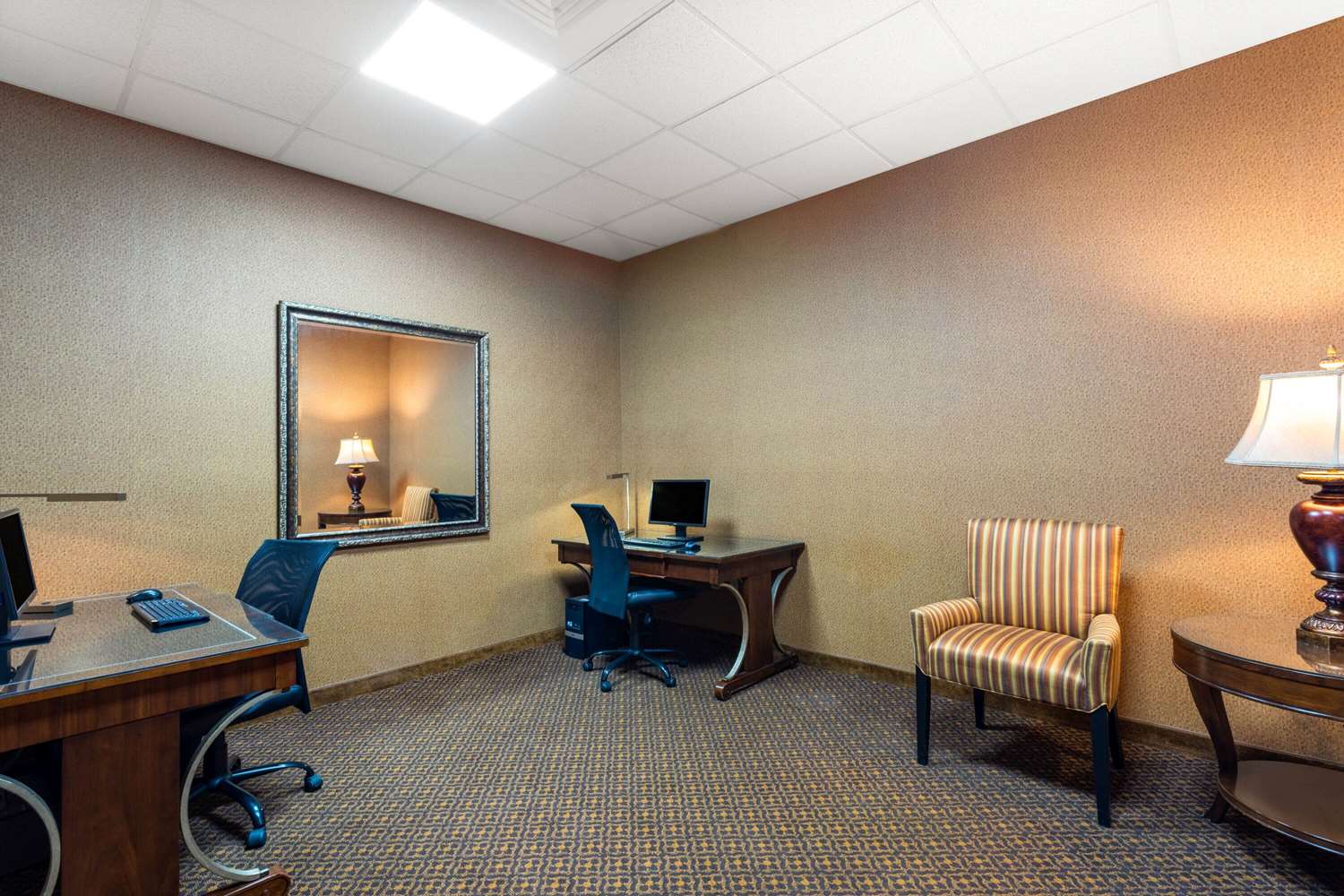 Hawthorn Suites by Wyndham West Palm Beach 48/53