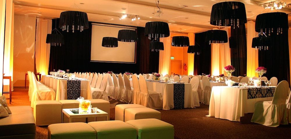 Maran Suites And Towers 36/52