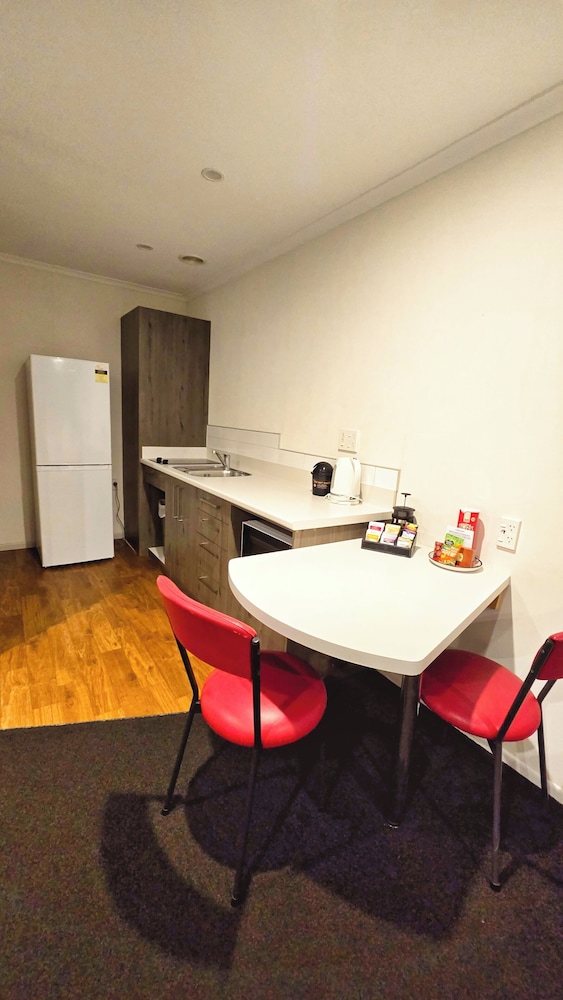 Carramar Motor Inn 54/64