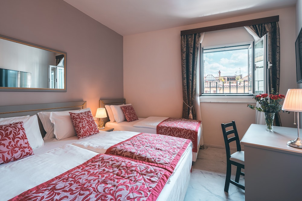 غرفة كلاسيكية ثلاثية بثلاثة أسرّة، Hotel Palazzo Benci 2/10